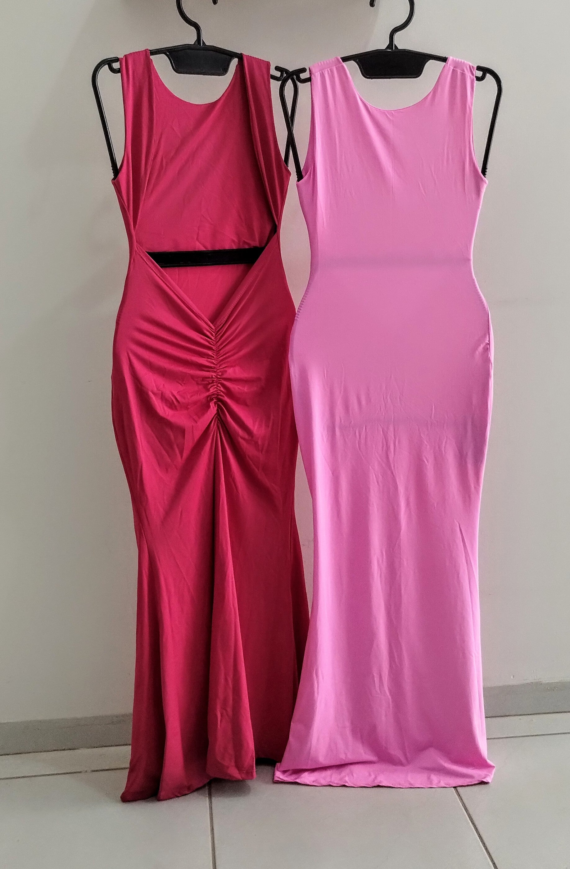✨ Elegância que valoriza suas curvas!
Modelos longos e ajustados, perfeitos para quem ama um toque sofisticado e moderno. 💃